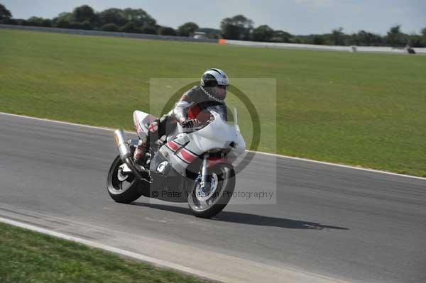 Motorcycle action photographs;Trackday digital images;event digital images;eventdigitalimages;no limits trackday;peter wileman photography;snetterton;snetterton circuit norfolk;snetterton photographs;trackday;trackday photos