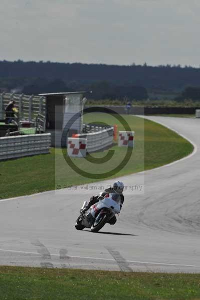 Motorcycle action photographs;Trackday digital images;event digital images;eventdigitalimages;no limits trackday;peter wileman photography;snetterton;snetterton circuit norfolk;snetterton photographs;trackday;trackday photos