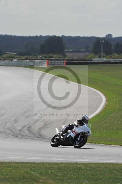 Motorcycle action photographs;Trackday digital images;event digital images;eventdigitalimages;no limits trackday;peter wileman photography;snetterton;snetterton circuit norfolk;snetterton photographs;trackday;trackday photos