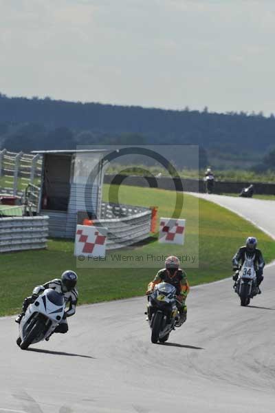 Motorcycle action photographs;Trackday digital images;event digital images;eventdigitalimages;no limits trackday;peter wileman photography;snetterton;snetterton circuit norfolk;snetterton photographs;trackday;trackday photos