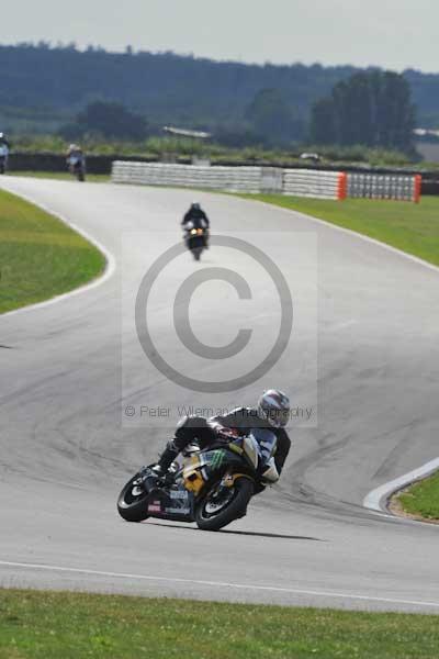 Motorcycle action photographs;Trackday digital images;event digital images;eventdigitalimages;no limits trackday;peter wileman photography;snetterton;snetterton circuit norfolk;snetterton photographs;trackday;trackday photos