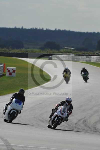 Motorcycle action photographs;Trackday digital images;event digital images;eventdigitalimages;no limits trackday;peter wileman photography;snetterton;snetterton circuit norfolk;snetterton photographs;trackday;trackday photos