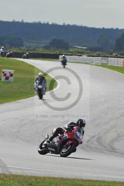 Motorcycle action photographs;Trackday digital images;event digital images;eventdigitalimages;no limits trackday;peter wileman photography;snetterton;snetterton circuit norfolk;snetterton photographs;trackday;trackday photos