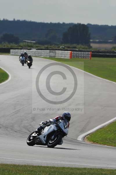 Motorcycle action photographs;Trackday digital images;event digital images;eventdigitalimages;no limits trackday;peter wileman photography;snetterton;snetterton circuit norfolk;snetterton photographs;trackday;trackday photos