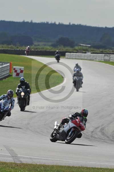 Motorcycle action photographs;Trackday digital images;event digital images;eventdigitalimages;no limits trackday;peter wileman photography;snetterton;snetterton circuit norfolk;snetterton photographs;trackday;trackday photos