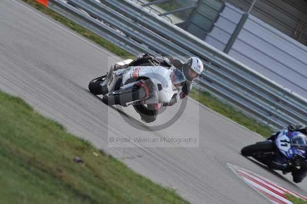 Motorcycle action photographs;Trackday digital images;event digital images;eventdigitalimages;no limits trackday;peter wileman photography;snetterton;snetterton circuit norfolk;snetterton photographs;trackday;trackday photos