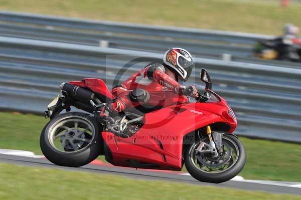 Motorcycle action photographs;Trackday digital images;event digital images;eventdigitalimages;no limits trackday;peter wileman photography;snetterton;snetterton circuit norfolk;snetterton photographs;trackday;trackday photos