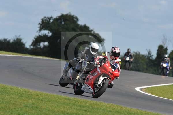 Motorcycle action photographs;Trackday digital images;event digital images;eventdigitalimages;no limits trackday;peter wileman photography;snetterton;snetterton circuit norfolk;snetterton photographs;trackday;trackday photos