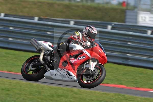 Motorcycle action photographs;Trackday digital images;event digital images;eventdigitalimages;no limits trackday;peter wileman photography;snetterton;snetterton circuit norfolk;snetterton photographs;trackday;trackday photos