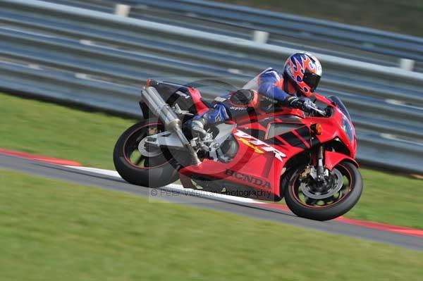 Motorcycle action photographs;Trackday digital images;event digital images;eventdigitalimages;no limits trackday;peter wileman photography;snetterton;snetterton circuit norfolk;snetterton photographs;trackday;trackday photos