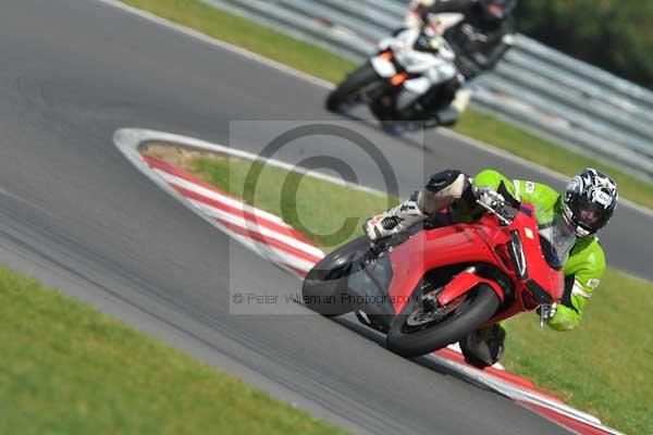 Motorcycle action photographs;Trackday digital images;event digital images;eventdigitalimages;no limits trackday;peter wileman photography;snetterton;snetterton circuit norfolk;snetterton photographs;trackday;trackday photos
