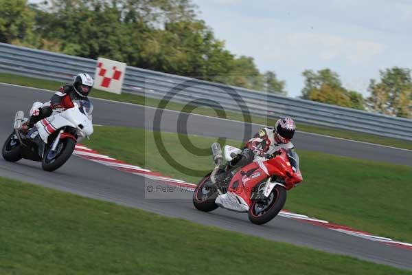 Motorcycle action photographs;Trackday digital images;event digital images;eventdigitalimages;no limits trackday;peter wileman photography;snetterton;snetterton circuit norfolk;snetterton photographs;trackday;trackday photos