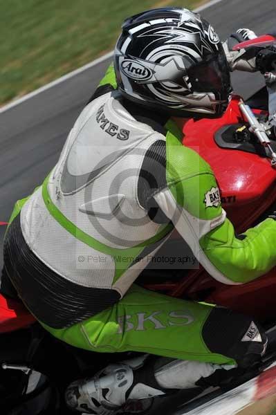 Motorcycle action photographs;Trackday digital images;event digital images;eventdigitalimages;no limits trackday;peter wileman photography;snetterton;snetterton circuit norfolk;snetterton photographs;trackday;trackday photos