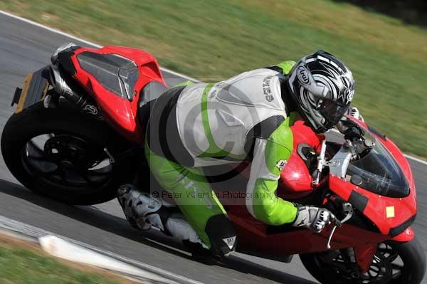 Motorcycle action photographs;Trackday digital images;event digital images;eventdigitalimages;no limits trackday;peter wileman photography;snetterton;snetterton circuit norfolk;snetterton photographs;trackday;trackday photos