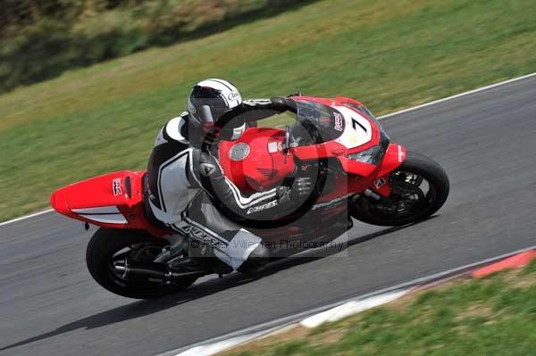 Motorcycle action photographs;Trackday digital images;event digital images;eventdigitalimages;no limits trackday;peter wileman photography;snetterton;snetterton circuit norfolk;snetterton photographs;trackday;trackday photos