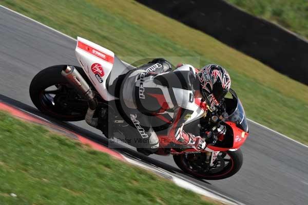 Motorcycle action photographs;Trackday digital images;event digital images;eventdigitalimages;no limits trackday;peter wileman photography;snetterton;snetterton circuit norfolk;snetterton photographs;trackday;trackday photos