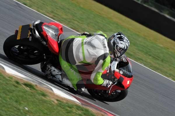 Motorcycle action photographs;Trackday digital images;event digital images;eventdigitalimages;no limits trackday;peter wileman photography;snetterton;snetterton circuit norfolk;snetterton photographs;trackday;trackday photos