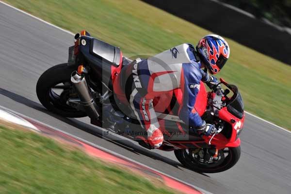 Motorcycle action photographs;Trackday digital images;event digital images;eventdigitalimages;no limits trackday;peter wileman photography;snetterton;snetterton circuit norfolk;snetterton photographs;trackday;trackday photos