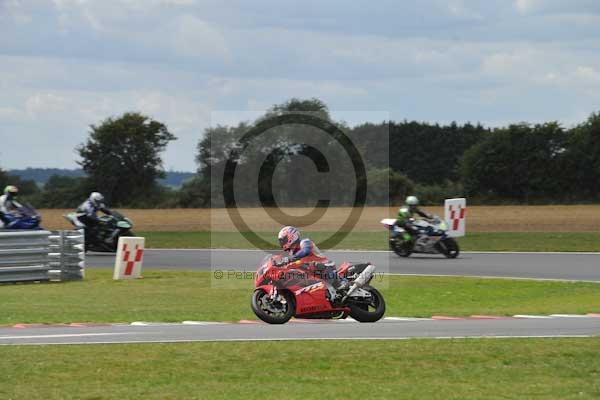 Motorcycle action photographs;Trackday digital images;event digital images;eventdigitalimages;no limits trackday;peter wileman photography;snetterton;snetterton circuit norfolk;snetterton photographs;trackday;trackday photos
