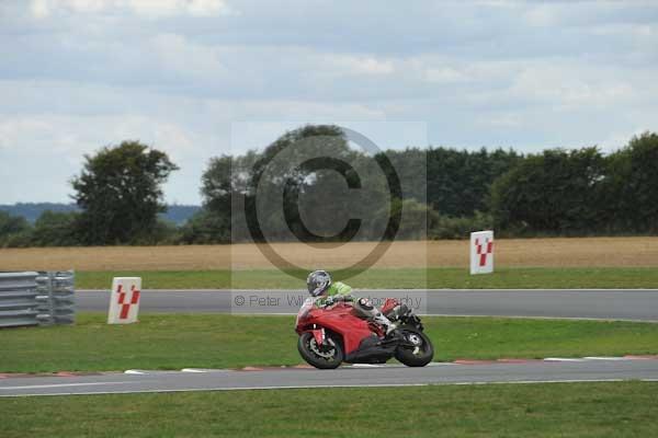 Motorcycle action photographs;Trackday digital images;event digital images;eventdigitalimages;no limits trackday;peter wileman photography;snetterton;snetterton circuit norfolk;snetterton photographs;trackday;trackday photos
