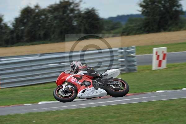 Motorcycle action photographs;Trackday digital images;event digital images;eventdigitalimages;no limits trackday;peter wileman photography;snetterton;snetterton circuit norfolk;snetterton photographs;trackday;trackday photos