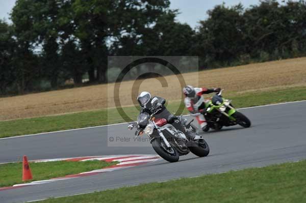 Motorcycle action photographs;Trackday digital images;event digital images;eventdigitalimages;no limits trackday;peter wileman photography;snetterton;snetterton circuit norfolk;snetterton photographs;trackday;trackday photos
