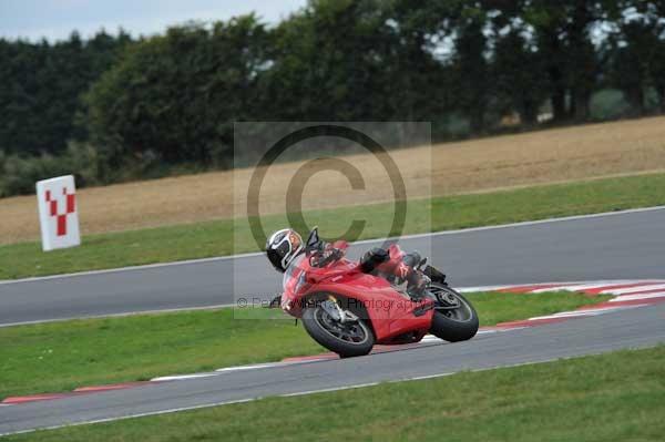 Motorcycle action photographs;Trackday digital images;event digital images;eventdigitalimages;no limits trackday;peter wileman photography;snetterton;snetterton circuit norfolk;snetterton photographs;trackday;trackday photos