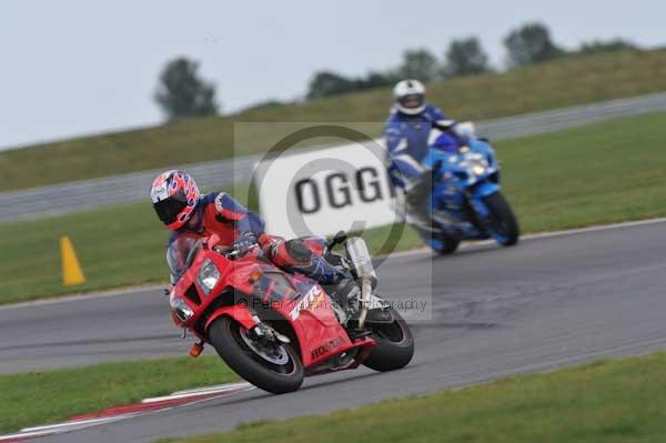 Motorcycle action photographs;Trackday digital images;event digital images;eventdigitalimages;no limits trackday;peter wileman photography;snetterton;snetterton circuit norfolk;snetterton photographs;trackday;trackday photos