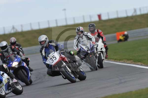 Motorcycle action photographs;Trackday digital images;event digital images;eventdigitalimages;no limits trackday;peter wileman photography;snetterton;snetterton circuit norfolk;snetterton photographs;trackday;trackday photos