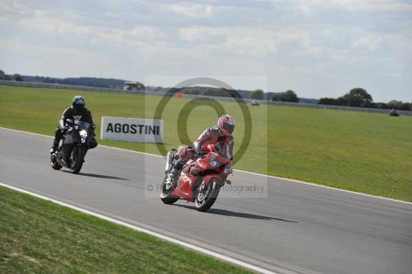 Motorcycle action photographs;Trackday digital images;event digital images;eventdigitalimages;no limits trackday;peter wileman photography;snetterton;snetterton circuit norfolk;snetterton photographs;trackday;trackday photos