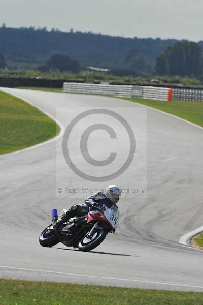 Motorcycle action photographs;Trackday digital images;event digital images;eventdigitalimages;no limits trackday;peter wileman photography;snetterton;snetterton circuit norfolk;snetterton photographs;trackday;trackday photos