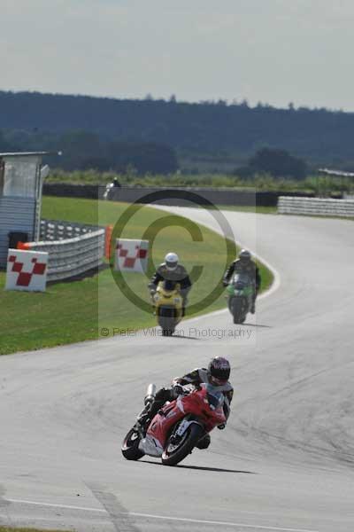 Motorcycle action photographs;Trackday digital images;event digital images;eventdigitalimages;no limits trackday;peter wileman photography;snetterton;snetterton circuit norfolk;snetterton photographs;trackday;trackday photos