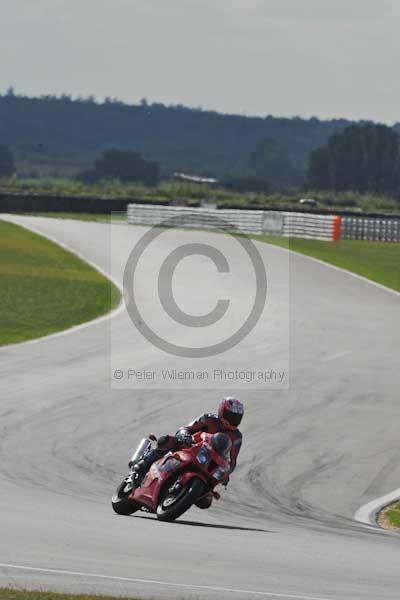 Motorcycle action photographs;Trackday digital images;event digital images;eventdigitalimages;no limits trackday;peter wileman photography;snetterton;snetterton circuit norfolk;snetterton photographs;trackday;trackday photos