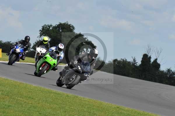 Motorcycle action photographs;Trackday digital images;event digital images;eventdigitalimages;no limits trackday;peter wileman photography;snetterton;snetterton circuit norfolk;snetterton photographs;trackday;trackday photos