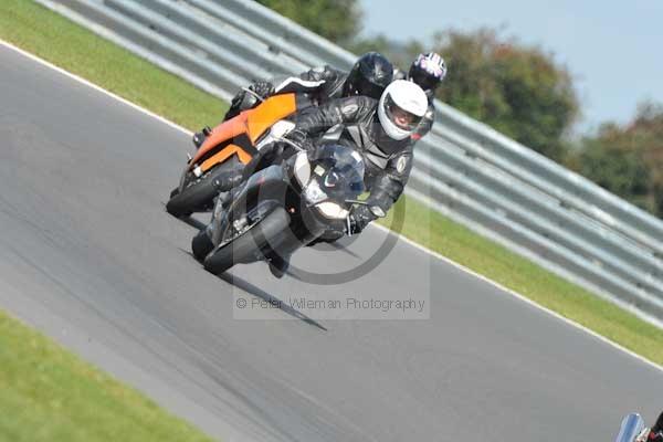 Motorcycle action photographs;Trackday digital images;event digital images;eventdigitalimages;no limits trackday;peter wileman photography;snetterton;snetterton circuit norfolk;snetterton photographs;trackday;trackday photos