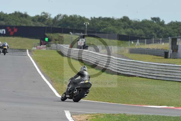 Motorcycle action photographs;Trackday digital images;event digital images;eventdigitalimages;no limits trackday;peter wileman photography;snetterton;snetterton circuit norfolk;snetterton photographs;trackday;trackday photos
