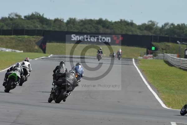 Motorcycle action photographs;Trackday digital images;event digital images;eventdigitalimages;no limits trackday;peter wileman photography;snetterton;snetterton circuit norfolk;snetterton photographs;trackday;trackday photos