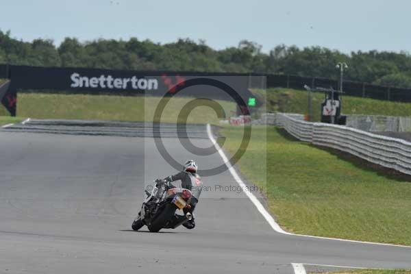 Motorcycle action photographs;Trackday digital images;event digital images;eventdigitalimages;no limits trackday;peter wileman photography;snetterton;snetterton circuit norfolk;snetterton photographs;trackday;trackday photos