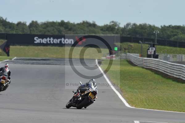 Motorcycle action photographs;Trackday digital images;event digital images;eventdigitalimages;no limits trackday;peter wileman photography;snetterton;snetterton circuit norfolk;snetterton photographs;trackday;trackday photos