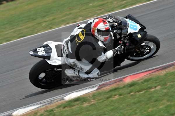Motorcycle action photographs;Trackday digital images;event digital images;eventdigitalimages;no limits trackday;peter wileman photography;snetterton;snetterton circuit norfolk;snetterton photographs;trackday;trackday photos