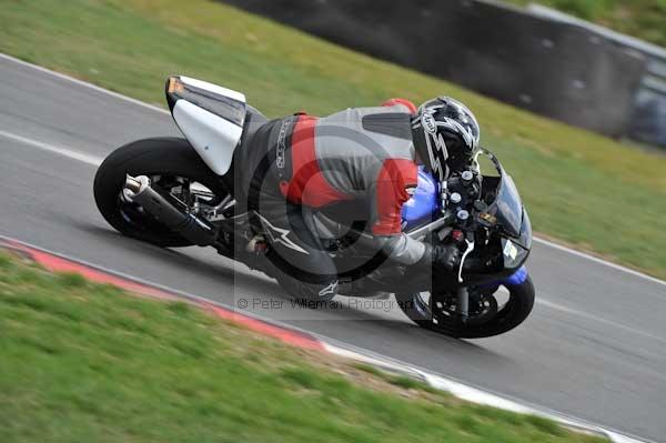Motorcycle action photographs;Trackday digital images;event digital images;eventdigitalimages;no limits trackday;peter wileman photography;snetterton;snetterton circuit norfolk;snetterton photographs;trackday;trackday photos