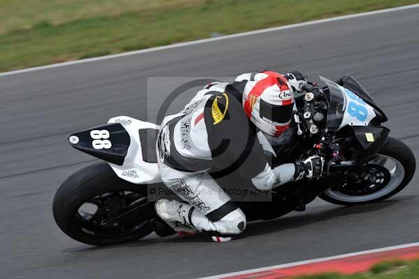 Motorcycle action photographs;Trackday digital images;event digital images;eventdigitalimages;no limits trackday;peter wileman photography;snetterton;snetterton circuit norfolk;snetterton photographs;trackday;trackday photos