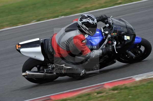 Motorcycle action photographs;Trackday digital images;event digital images;eventdigitalimages;no limits trackday;peter wileman photography;snetterton;snetterton circuit norfolk;snetterton photographs;trackday;trackday photos