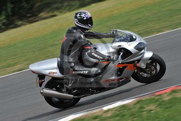 Motorcycle action photographs;Trackday digital images;event digital images;eventdigitalimages;no limits trackday;peter wileman photography;snetterton;snetterton circuit norfolk;snetterton photographs;trackday;trackday photos