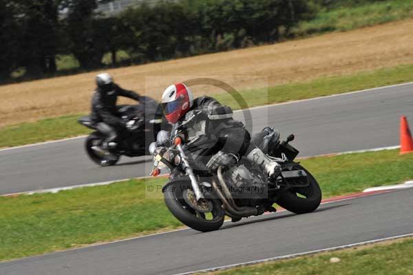 Motorcycle action photographs;Trackday digital images;event digital images;eventdigitalimages;no limits trackday;peter wileman photography;snetterton;snetterton circuit norfolk;snetterton photographs;trackday;trackday photos