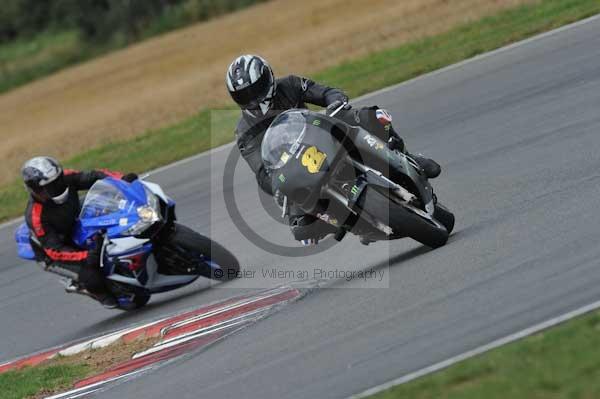 Motorcycle action photographs;Trackday digital images;event digital images;eventdigitalimages;no limits trackday;peter wileman photography;snetterton;snetterton circuit norfolk;snetterton photographs;trackday;trackday photos