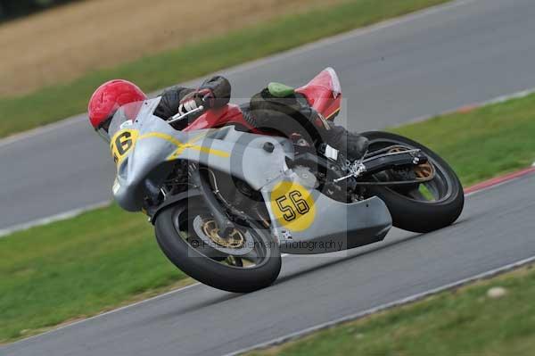 Motorcycle action photographs;Trackday digital images;event digital images;eventdigitalimages;no limits trackday;peter wileman photography;snetterton;snetterton circuit norfolk;snetterton photographs;trackday;trackday photos
