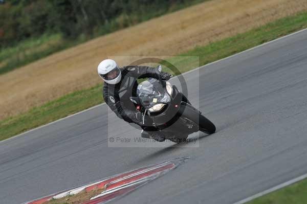 Motorcycle action photographs;Trackday digital images;event digital images;eventdigitalimages;no limits trackday;peter wileman photography;snetterton;snetterton circuit norfolk;snetterton photographs;trackday;trackday photos