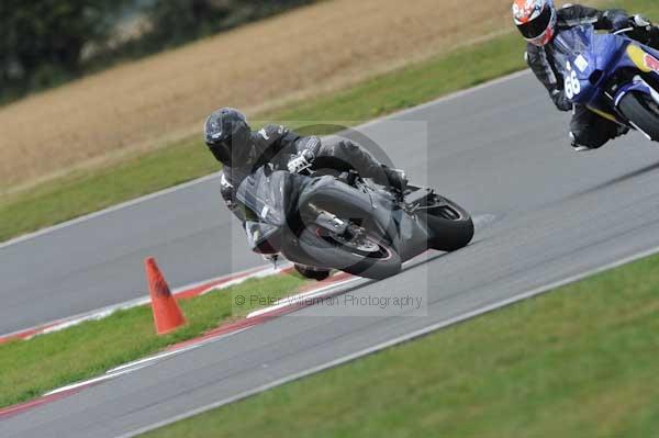 Motorcycle action photographs;Trackday digital images;event digital images;eventdigitalimages;no limits trackday;peter wileman photography;snetterton;snetterton circuit norfolk;snetterton photographs;trackday;trackday photos