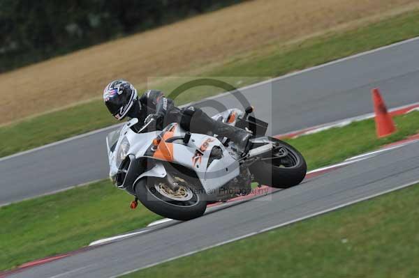 Motorcycle action photographs;Trackday digital images;event digital images;eventdigitalimages;no limits trackday;peter wileman photography;snetterton;snetterton circuit norfolk;snetterton photographs;trackday;trackday photos